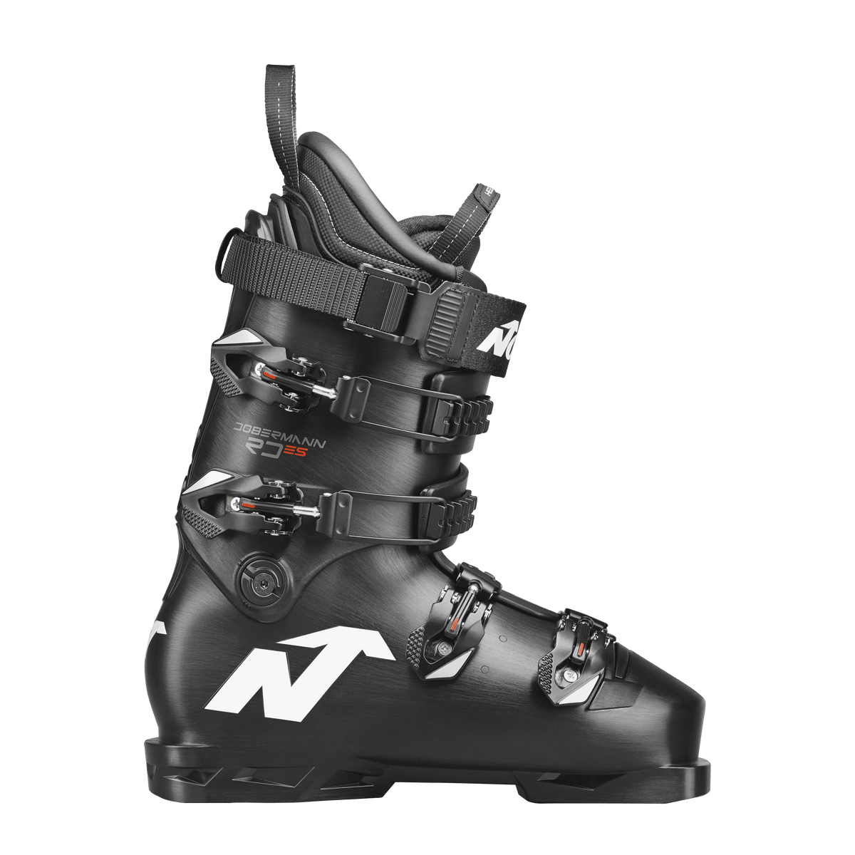 Der Nordica DOBERMANN 5 RD-93 EXTRA STIFF 2026/2027 Rennschuh in Schwarz mit drei verstellbaren Schnallen und einem großen weißen "N"-Logo an der Seite ist von der Seite vor einem schlichten weißen Hintergrund abgebildet.