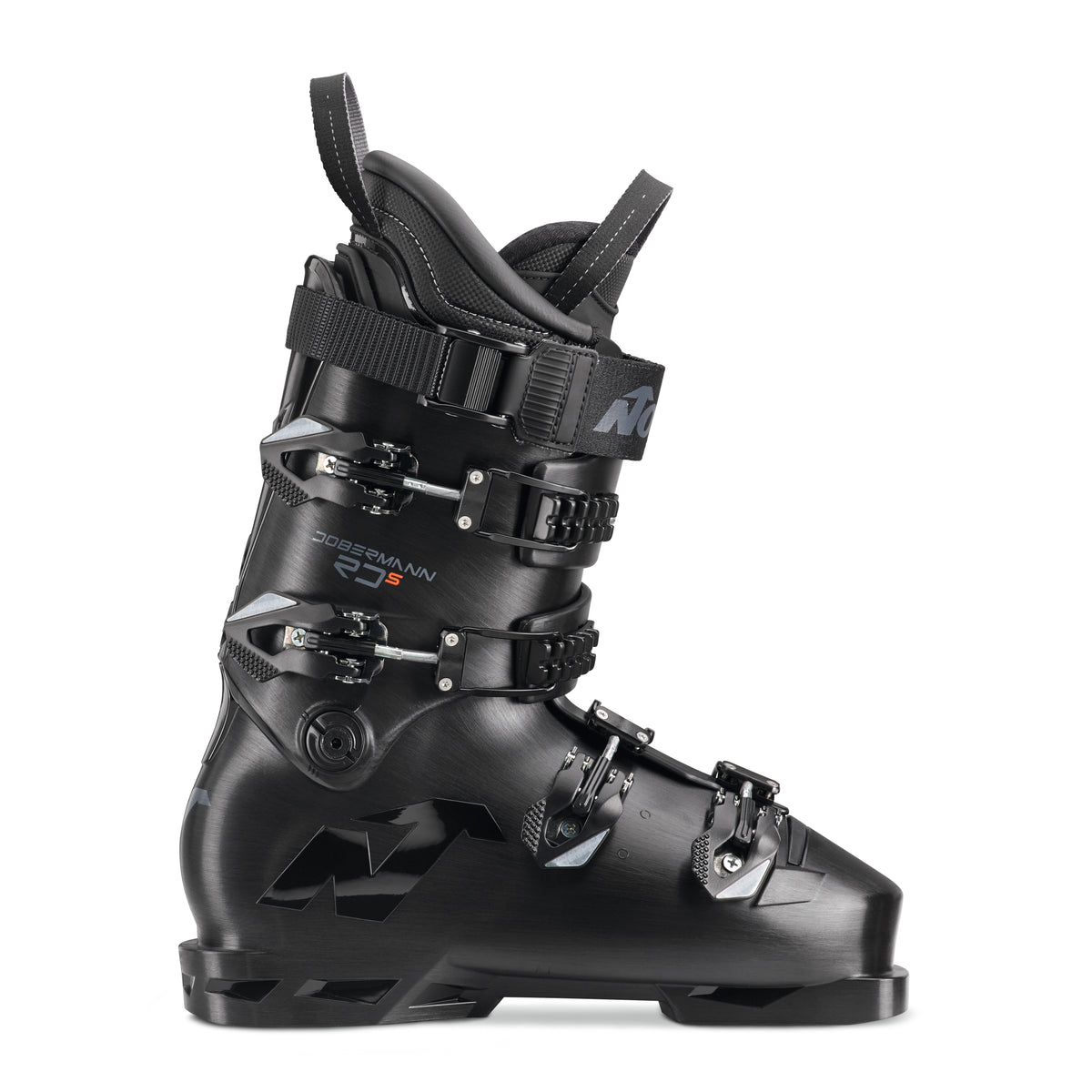 Der Nordica DOBERMANN 5 RD-S (STIFF) BLACK Skischuh verfügt über vier verstellbare Schnallen, einen oberen Power Strap und strukturierte Akzente. Das weiße und orangefarbene Branding unterstreicht diesen leistungsstarken Rennschuh von Nordica.