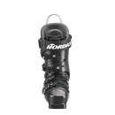 Eine Vorderansicht des schwarzen Nordica DOBERMANN 5 RD-93 SOFT L.C. 2026/2027 Race Boot, die mehrere Schnallen und ein markantes weißes Nordica-Logo auf dem oberen Riemen zeigt.