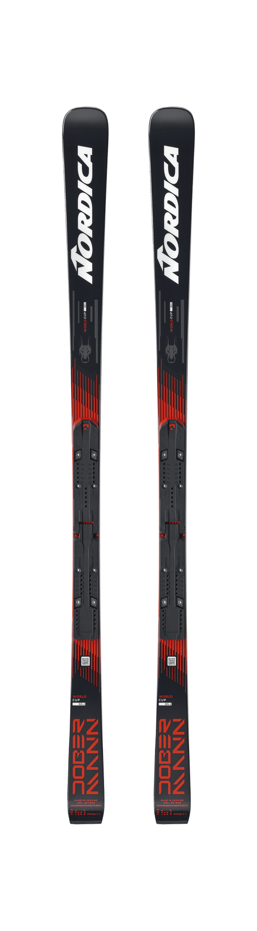 Ein Paar Nordica DOBERMANN GSJ PLATE 2026/2027 Skier in schwarz mit roten Akzenten, fetten weißen Nordica Logos an den Spitzen und DOBERMANN in der Nähe der Schwänze. Diese Junior Riesenslalom Skier kommen mit Bindungen und sind nebeneinander abgebildet.