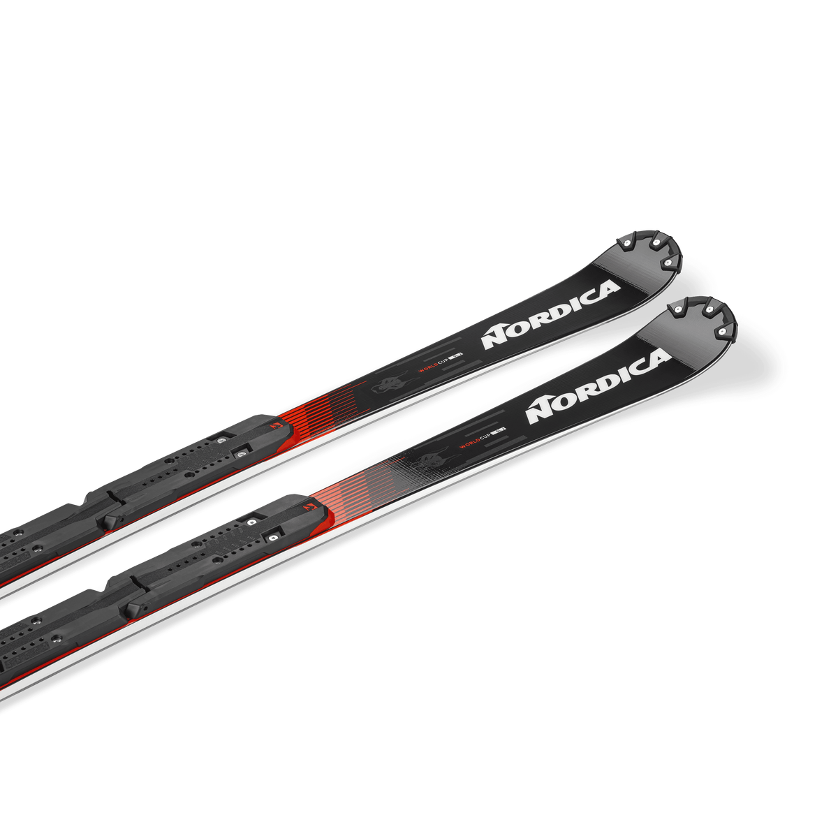 Ein Paar Nordica DOBERMANN SLJ PLATE 2026/2027 Junior-Slalom-Ski mit schwarzem, rotem und weißem Design, weißem Nordica-Logo in der Nähe der Spitzen und angebrachten schwarzen Bindungen - ideal für den Nachwuchsrennsport - auf einem schlichten weißen Hintergrund.