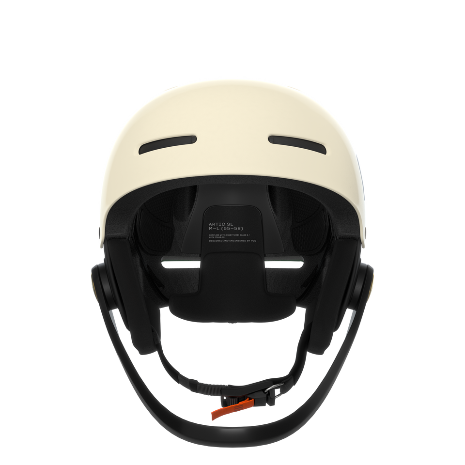 Der POC Sports Poc Artic SL Mips Helm in Creme ist frontal abgebildet, mit schwarzer Innenpolsterung, einem schwarzen, verstellbaren Kinnriemen, oberen Belüftungsschlitzen und fortschrittlichem Rotationsaufprallschutz vor weißem Hintergrund.