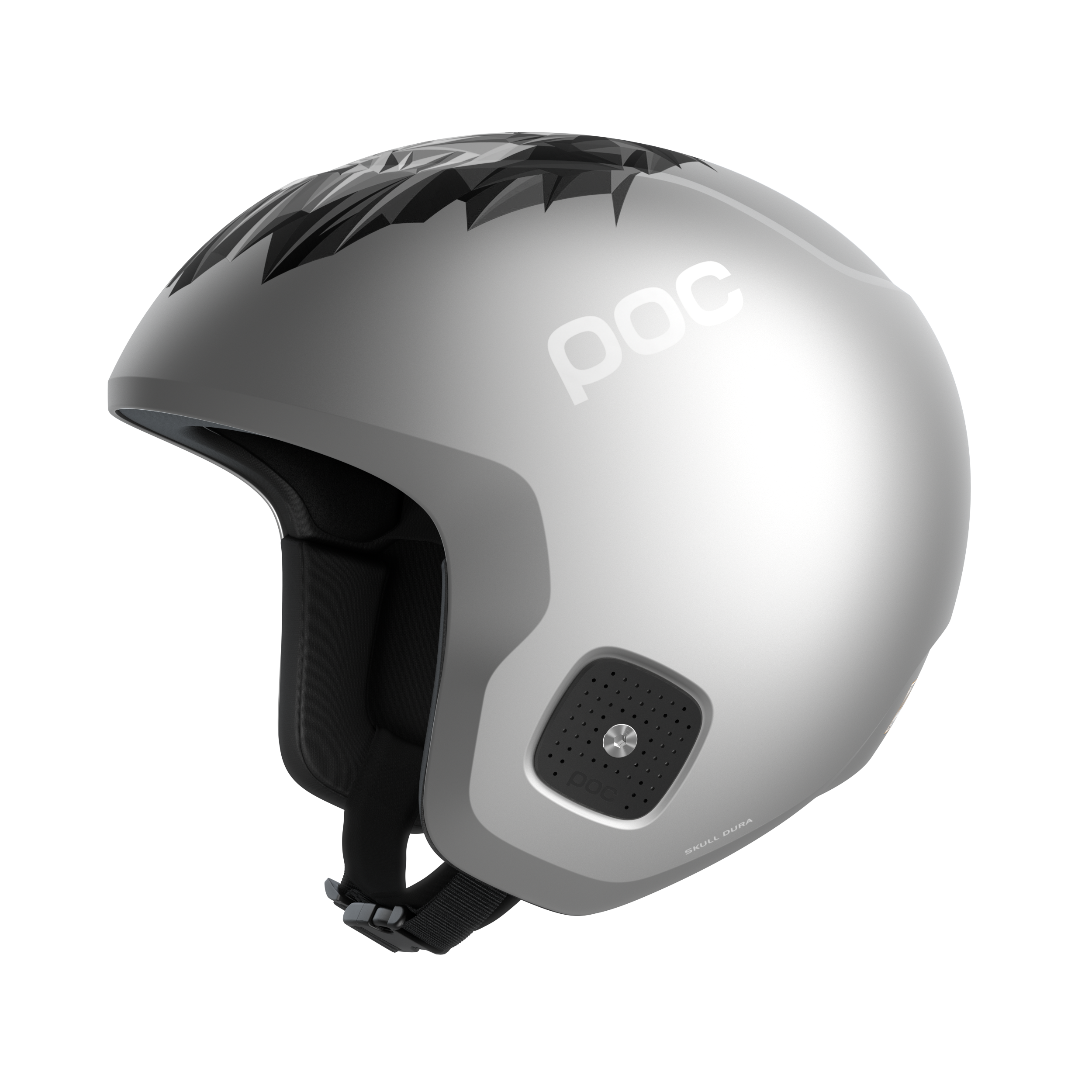 Der POC Sports Skull Dura Jr Marco Odermatt Edition Skihelm ist mit silbernem Finish, schwarzen geometrischen Mustern auf der Oberseite, Belüftung, schwarzer Innenpolsterung und einem Kinnriemen auf weißem Hintergrund abgebildet.