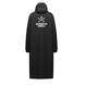 Ein schwarzer HEAD Rain Coat (schwarz 2026/2027) mit Kapuze, weißem Totenkopf auf dem Rücken und "You are next" darunter. Inspiriert von den kultigen HEAD RACE RAIN COAT Klassikern.