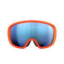 Die POC Sports Fovea Goggles haben einen leuchtend orangefarbenen Rahmen und große, blau getönte, reflektierende Gläser mit Clarity Technology, die vor einem schlichten weißen Hintergrund stehen.