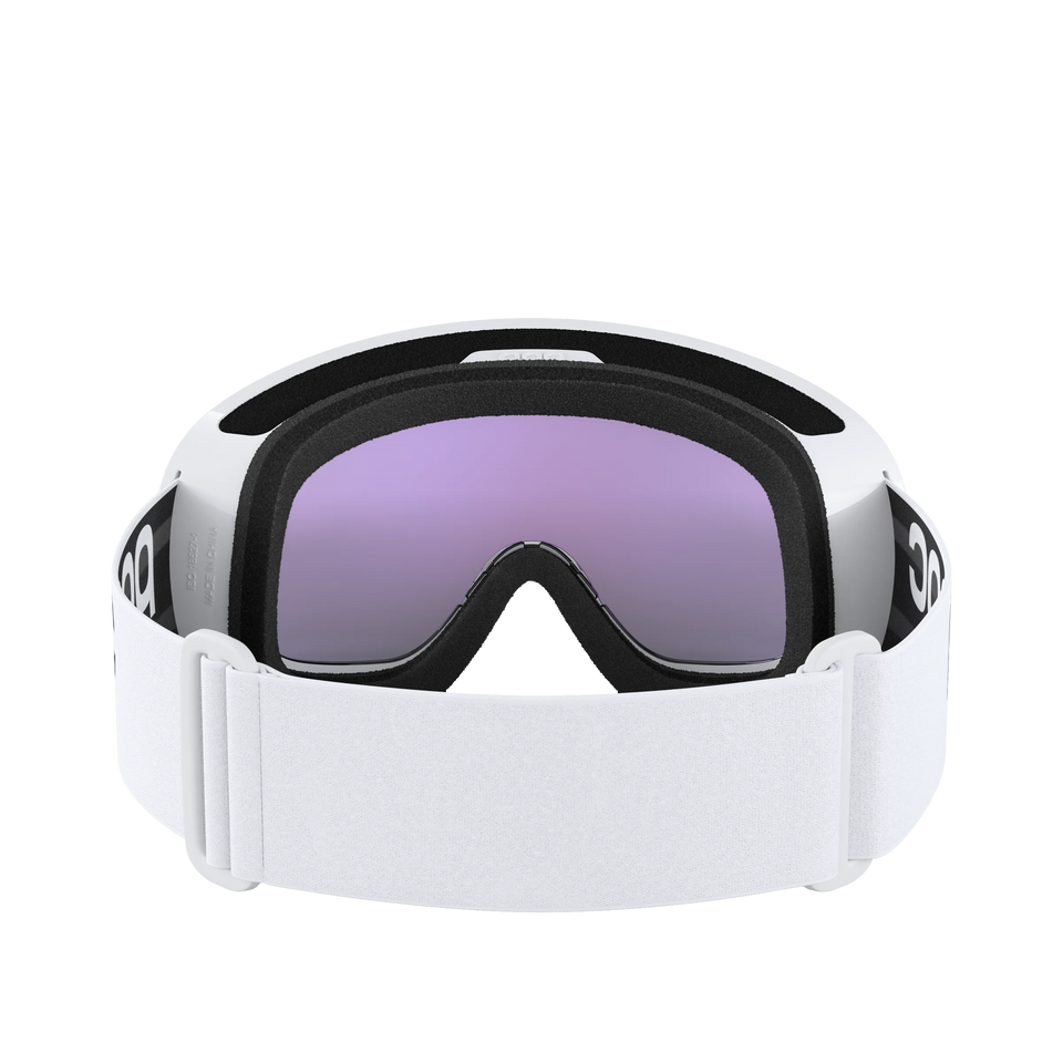 Die POC Sports POC Fovea Mid Skibrille hat ein schwarz-weißes, verstellbares Band, eine lila getönte Toric-Scheibe mit Clarity-Technologie und ist von vorne auf einem schlichten weißen Hintergrund abgebildet.