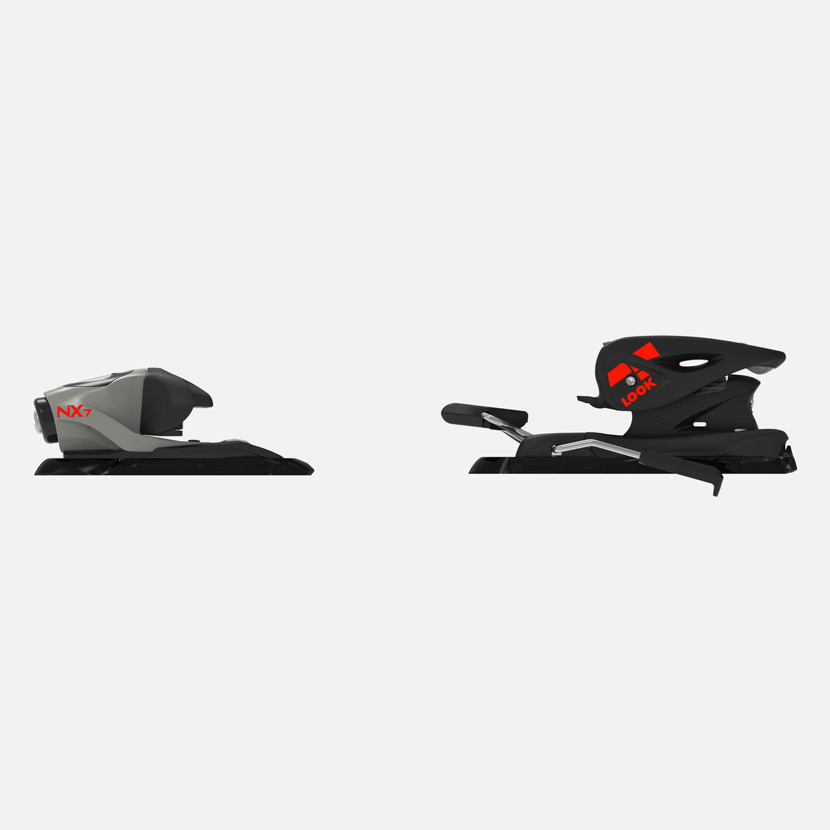 Seitenansicht einer Rossignol LOOK NX 7 GW LIFTER B73 SILVER RED Bindung mit separaten Zehen- und Fersenstücken in Schwarz-, Grau-, Rot- und Silbertönen auf weißem Grund.