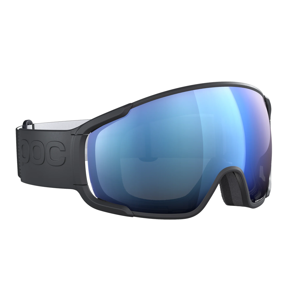 POC Zonula Uranium Black – Produktansicht 1 mit blauer Clarity-Scheibe.