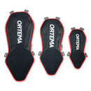 Drei Ortema ORTHO-MAX Light Rückenprotektoren in schwarz mit roter Umrandung in den Größen S, M und L, jeweils mit weißem Schriftzug "ORTEMA", sind auf weißem Grund abgebildet, um die Wirbelsäule optimal zu schützen.