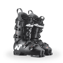 Ein Paar schwarze Nordica DOBERMANN 5 RD-93 EXTRA STIFF 2026/2027 Skischuhe mit weißen Logos, mehreren Schnallen und Power Straps sind auf einem schlichten weißen Hintergrund abgebildet.