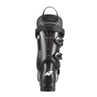 Die Rückansicht des Nordica DOBERMANN 5 RD-93 MEDIUM 2026/2027 Schuhs zeigt drei seitliche Schnallen, einen oberen Trageriemen, ein Wolfslogo und ein weißes N-Logo in der Nähe der Ferse. Marke: Nordica. Der Hintergrund ist einfarbig weiß.