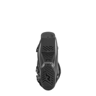 Ein schwarzer Nordica DOBERMANN 5 RD-93 SOFT L.C. 2026/2027 Stiefel wird von unten gezeigt, wobei detaillierte Laufflächenmuster, Griffstrukturen und ein kleines rechteckiges Etikett in der Mitte der Sohle vor einem schlichten weißen Hintergrund hervorgehoben werden.