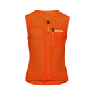 Die POC Sports POCito VPD Air Vest Orange ist eine leuchtend orangefarbene, ärmellose Fahrradweste mit einem Frontreißverschluss, einer Brusttasche und einem Logo auf der linken Seite. Sie ist aus leichtem, atmungsaktivem Material für den Komfort von Kindern gefertigt.