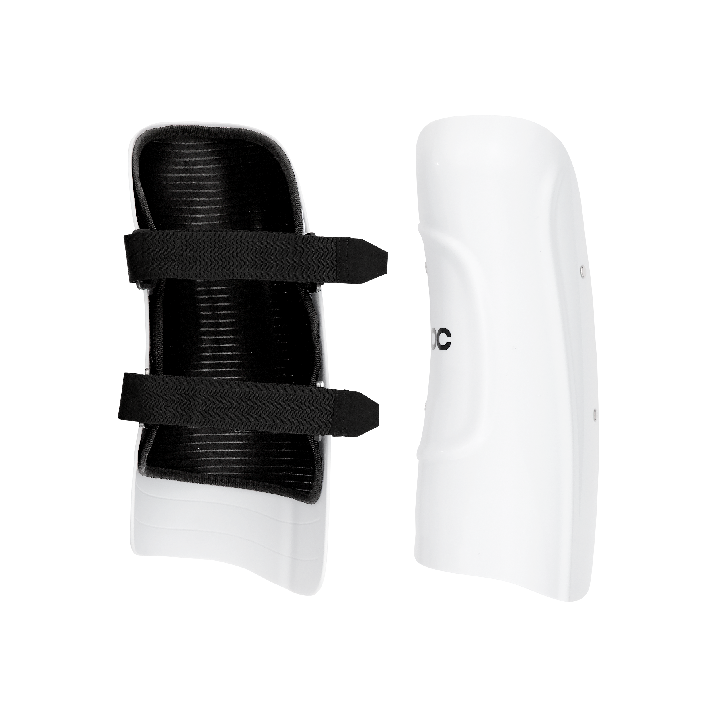 Zwei weiße POC Sports Shins Classic Jr Schienbeinschützer mit schwarzen elastischen Bändern, hier auf der Vorder- und Rückseite, bieten Hartschalen-Schienbeinschutz für Kinderbeine bei Sportarten wie Fußball, Cricket oder Skirennen.