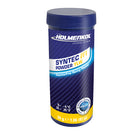 Eine blaue 30g-Dose mit der Aufschrift Holmenkol Syntec FF1 Powder YLW enthält ein fluorfreies Hochleistungs-Rennskiwachs von Holmenkol für 0°C bis -4°C.