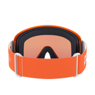 Die POC Sports POCito Opsin Skibrille hat einen breiten, verstellbaren Riemen und orange getönte Gläser, die von hinten gezeigt werden, um die komfortable Polsterung und den Nasensteg hervorzuheben.