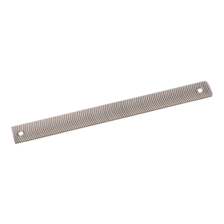 Die Maislinger Snoli SNOLI Radial Kantenfeile 300x30x4mm, 9 TPI ist eine flache, rechteckige Feile mit feinen diagonalen Rillen und Löchern an jedem Ende, die zum Glätten oder Formen von Materialien entwickelt wurde.