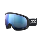 Ein Paar schwarze POC Sports Fovea Skibrillen mit blauen, reflektierenden Gläsern mit Clarity-Technologie und einem verstellbaren schwarzen Band mit weißem POC-Logo.