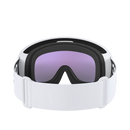 Die POC Sports Fovea Skibrille hat einen weißen Rahmen, lila getönte Clarity-Gläser, eine sichtbare schwarze Schaumstoffpolsterung und ein breites weißes, verstellbares Gummiband.