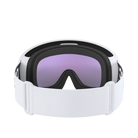 Die POC Sports Fovea Skibrille hat einen weißen Rahmen, lila getönte Clarity-Gläser, eine sichtbare schwarze Schaumstoffpolsterung und ein breites weißes, verstellbares Gummiband.