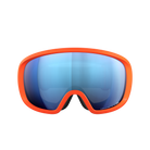 Die POC Sports Fovea Goggles haben einen leuchtend orangefarbenen Rahmen und große, blau getönte, reflektierende Gläser mit Clarity Technology, die vor einem schlichten weißen Hintergrund stehen.