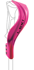 Der Leki Gate Guard Closed Worldcup Compact, ein leuchtend neonpinker Schlagschutz für Skistöcke, ist an der Vorderseite des Stocks angeschraubt. Ein schwacher Umriss des gesamten Stocks erscheint im Hintergrund und hebt dieses herausragende Leki-Produkt hervor.