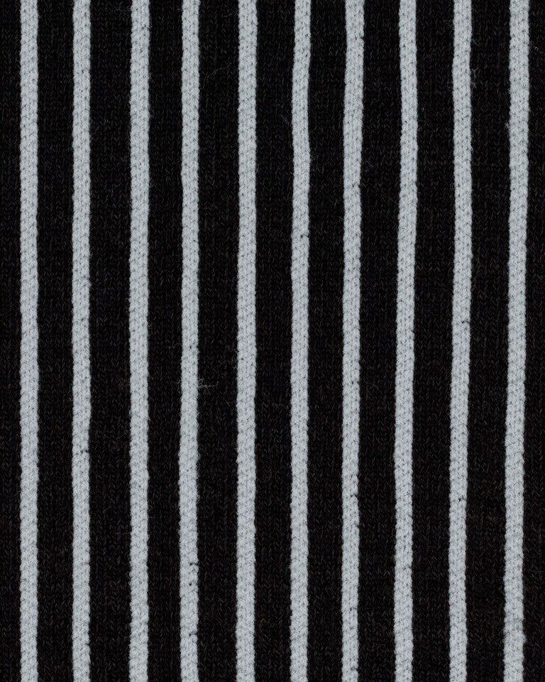 CEP Ski Ultralight Socken 3.0 für Damen von CEP in Schwarz und Grau mit gleichmäßig verteilten vertikalen weißen Streifen.