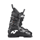 Der Nordica DOBERMANN 5 96 L.C. MEDIUM 2026/2027 ist ein schwarzer Rennskischuh mit drei Metallschnallen, einem Power Strap und weißem Nordica-Branding, der im Seitenprofil vor einem schlichten Hintergrund abgebildet ist.