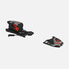 Die S.F. Sports Look NX 7 GW B73 Silver Red Junior-Skibindung in Schwarz, Grau und Rot wird mit Zehen- und Fersenstücken auf weißem Hintergrund angezeigt. Kompatibel mit GripWalk Sohlen für mehr Vielseitigkeit.