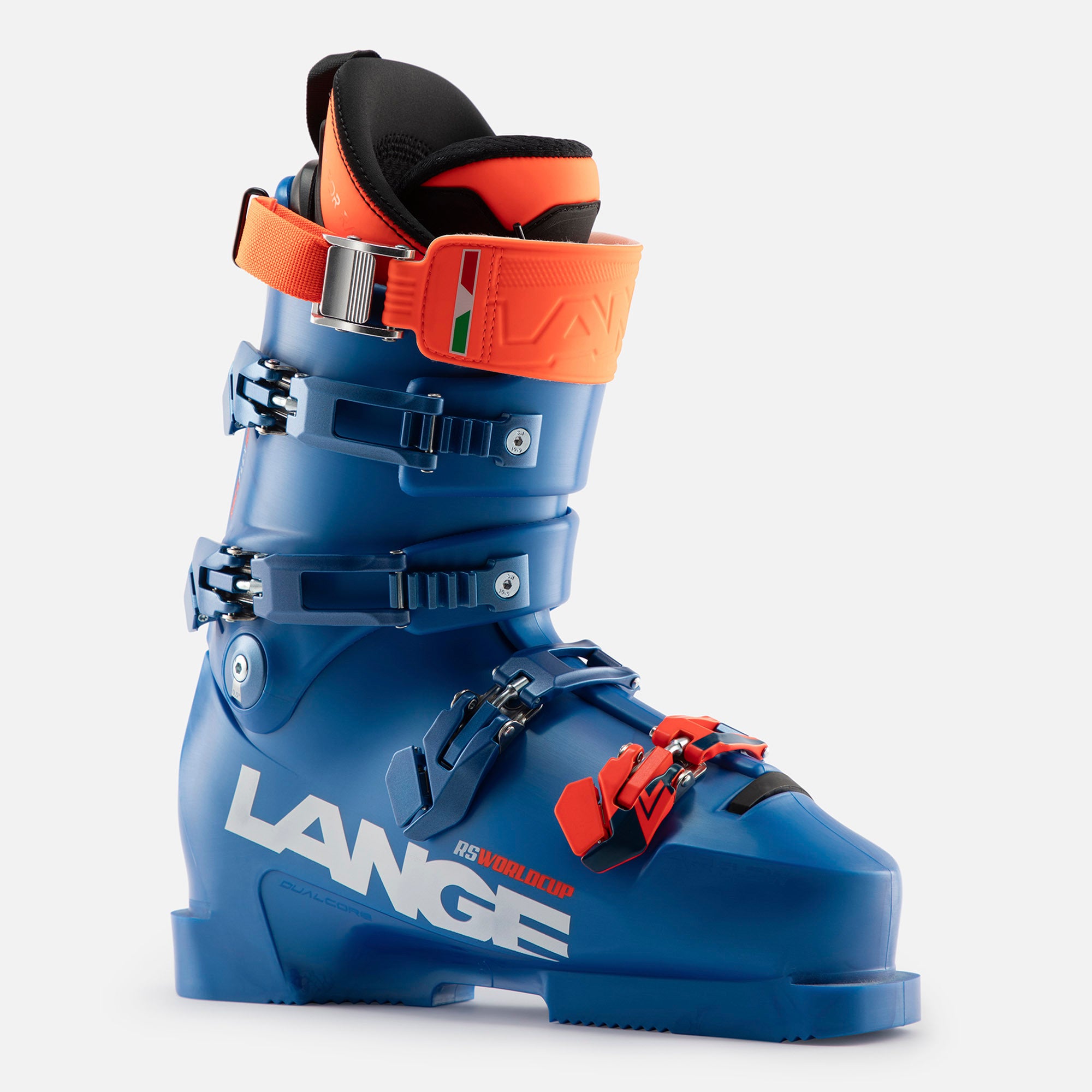 Lange RS ZJ Skischuh in blau-orange mit vier Schnallen und Powerstrap, ideal fuer junge Skirennlaeufer mit hoher Kontrolle, Praezision und reaktionsschneller Passform.