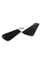 Marker Racing Tuning Kit mit schwarzen Kunststoff-Platten und Schrauben – zur Feinjustierung der Standhoehe und Bindungssprengung bei Marker  Skirennbindungen.
