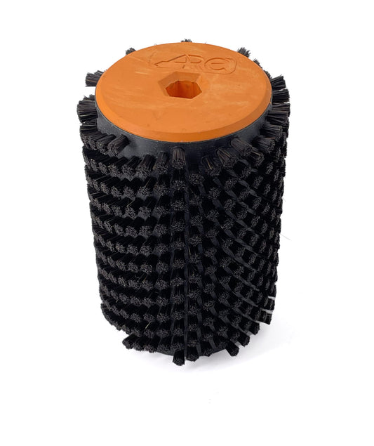 Nylon Rotorbuerste mit mittelharten schwarzen Borsten – ideal zum Ausbuersten von Skiwachs und zur Belagsreinigung im professionellen Skiservice