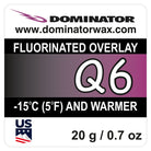 Dominator Q6 Fluorinated Overlay Skiwachs für -15°C (5°F) und wärmer. 20g (0,7 Unzen). Top Speed Leistung. Enthält dominatorwax.com, Dominator-Logo und US-Flaggensymbol.
