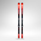 Ein Paar Rossignol HERO ATHLETE GS R22 2026/2027 Skier mit Bindungen in Rot und Schwarz stehen aufrecht vor einem hellgrauen Hintergrund - perfekt für ambitionierte U14- und U16-Rennfahrer.