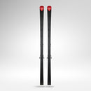 Ein Paar Rossignol HERO FIS GS FAC 193 R22 2026/2027 Skier stehen aufrecht vor einem hellgrauen Hintergrund. Mit schwarzem Körper und roten Spitzen bieten sie ein schnittiges Design, das perfekt für Weltcup-Riesenslalom-Rennläufer ist.