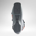 Eine Nahaufnahme der Sohle des Rossignol HERO WORLD CUP 90 SC - POWER GREY 2026/2027 Junior-Skischuhs zeigt ein schwarzes Profil, sichtbare Rillen und eine "NO SKI"-Markierung - ideal für junge Rennfahrer - auf einem hellgrauen Hintergrund fotografiert.