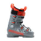 Der Rossignol HERO WORLD CUP 70 SC - POWER GREY 2026/2027 ist ein alpiner Juniorenskischuh in Grau und Orange mit drei Schnallen, einem auffälligen ROSSIGNOL-Branding an der Seite und schwarzen und orangen Akzenten für einen auffälligen Look.