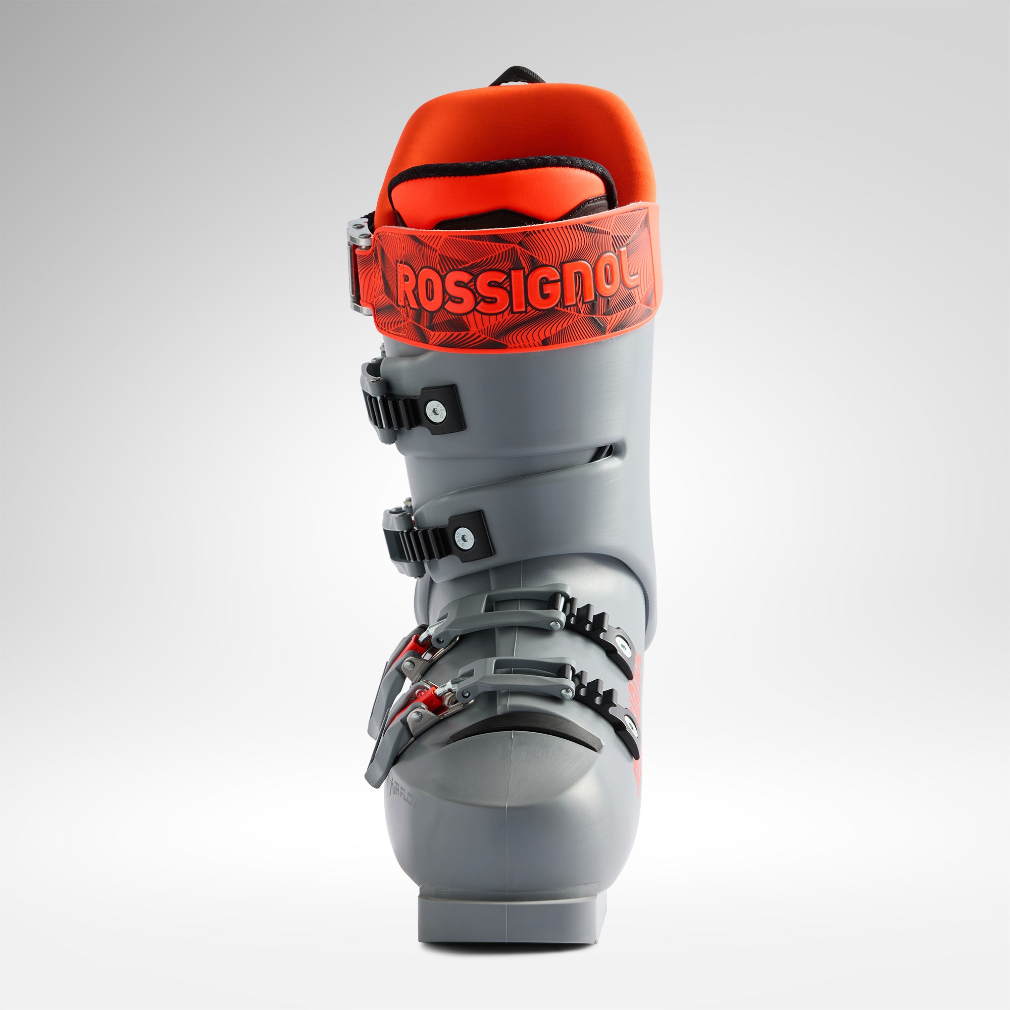 Der Rossignol HERO WORLD CUP ZC - POWER GREY 2026/2027 Skischuh ist mit dem Gesicht nach vorne auf einem schlichten weißen Hintergrund abgebildet und verfügt über schwarze Schnallen, eine orange gepolsterte Manschette mit dem Rossignol-Logo und World Cup Race Fit.