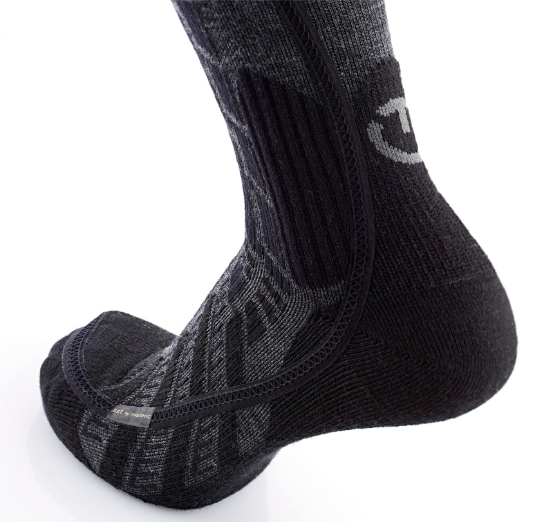 Detailansicht der beheizbaren Skisocke – ergonomisch geformter Fußbereich mit integrierter Heizleitung und Polsterung für optimalen Komfort und Wärme beim Skifahren. Beim Thermic S.E.T. Comfort Ultra warm Heizsocken verläuft das Heizelement seitlich nach unten und umschließt die Zehen und wärmt so von oben und unten den Fuß. 
