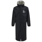 HEAD Worldcup Rebels Race Rain Coat Unisex – langer, wasserdichter Skimantel mit Kapuze und Worldcup Rebels Logo auf der Brust, ideal für Rennläufer und Trainer bei nassem Wetter.