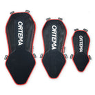 Drei Ortema ORTHO-MAX Light Rückenprotektoren in schwarz mit roter Umrandung in den Größen S, M und L, jeweils mit weißem Schriftzug "ORTEMA", sind auf weißem Grund abgebildet, um die Wirbelsäule optimal zu schützen.