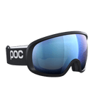 Eine schwarze POC Fovea Schwimmbrille von POC Sports mit einer breiten, reflektierenden blauen Clarity-Scheibe und "POC" in Weiß auf dem verstellbaren Band.