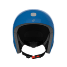 Frontansicht des POC Sports POCito Skull Helms in Blau mit schwarzer und grauer Innenpolsterung, einem verstellbaren schwarzen Kinnriemen und einer roten Schnalle.