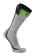Eine einzelne Sidas SIDAS Ski race S.E.T. Socke in Grau und Grün mit schwarzen Akzenten, einem vertikalen schwarzen Reißverschluss an der Seite und einem runden schwarzen Knopf am Bündchen.